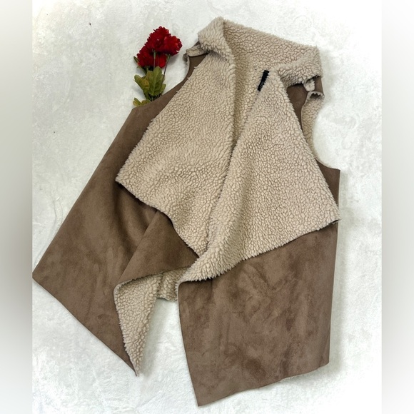 Elan Faux Suede & Sherpa Vest - One Size - Picture 1 of 9